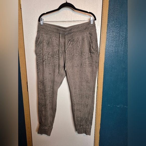 684 🦃🎄LULULEMON Warm Down Jogger 7/8 LengthTo Dye For Tye Dye - Picture 1 of 3